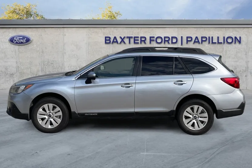 2019 Subaru Outback 2.5i Premium photo 1