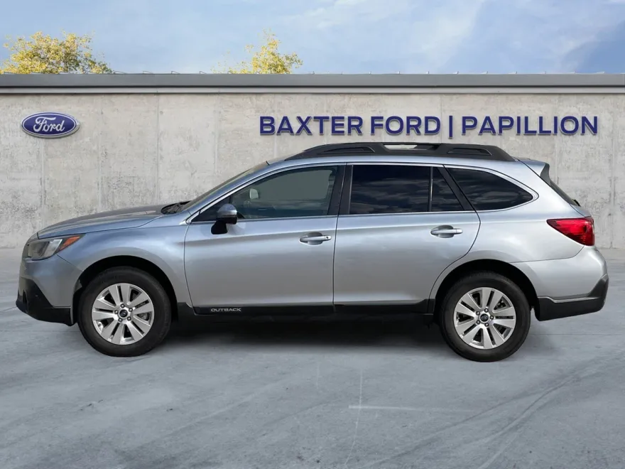 2019 Subaru Outback 2.5i Premium photo 1
