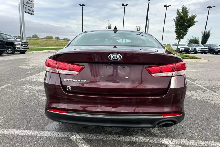 2017 Kia Optima LX photo 1