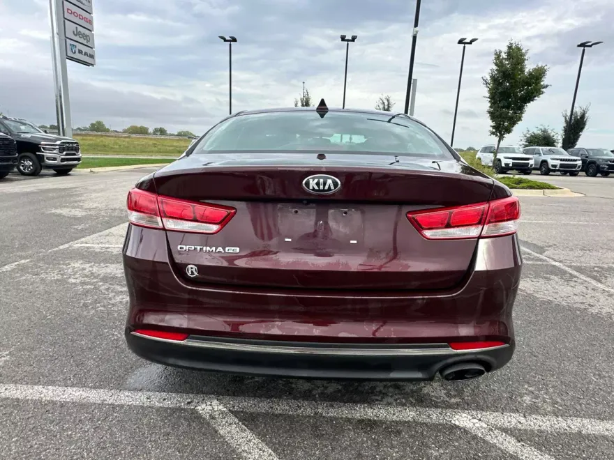 2017 Kia Optima LX photo 1