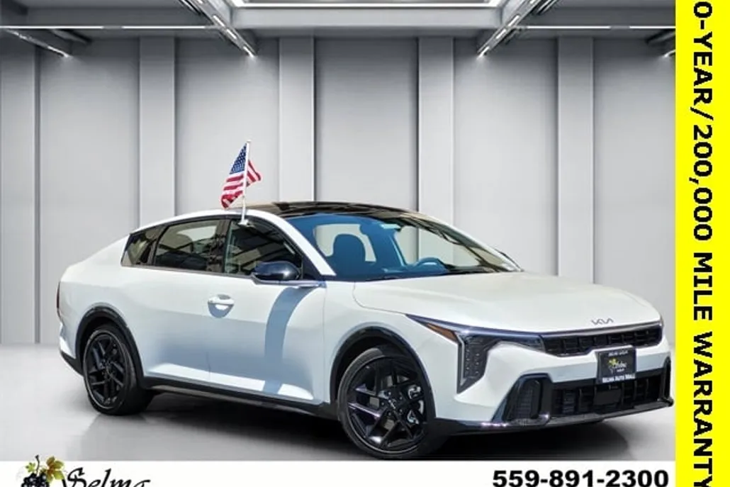 2025 Kia K4 GT-Line Turbo photo 1