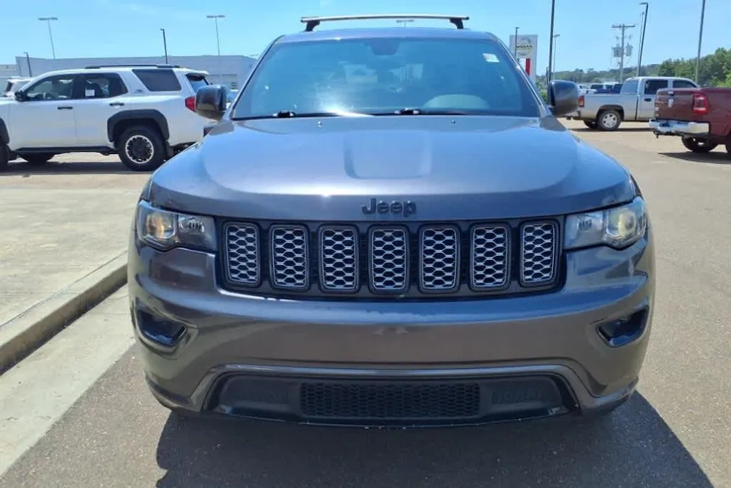 2018 Jeep Grand Cherokee Altitude photo 1