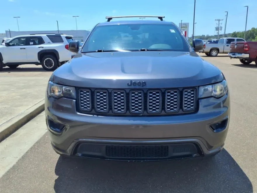 2018 Jeep Grand Cherokee Altitude photo 1