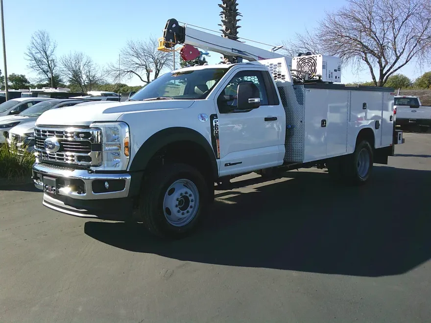 2024 Ford F-600 photo 1