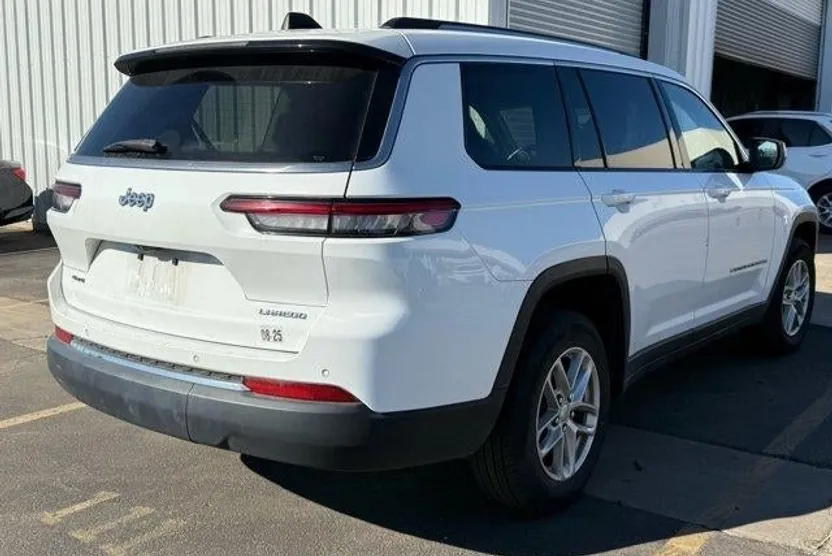 2023 Jeep Grand Cherokee Laredo photo 1