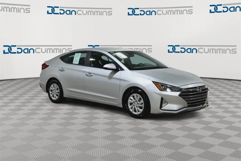 2020 Hyundai Elantra SE photo 1