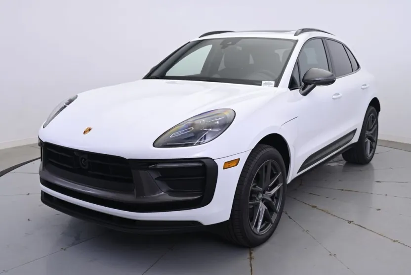 2025 Porsche Macan T photo 1