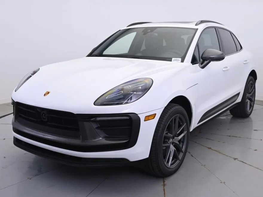 2025 Porsche Macan T photo 1