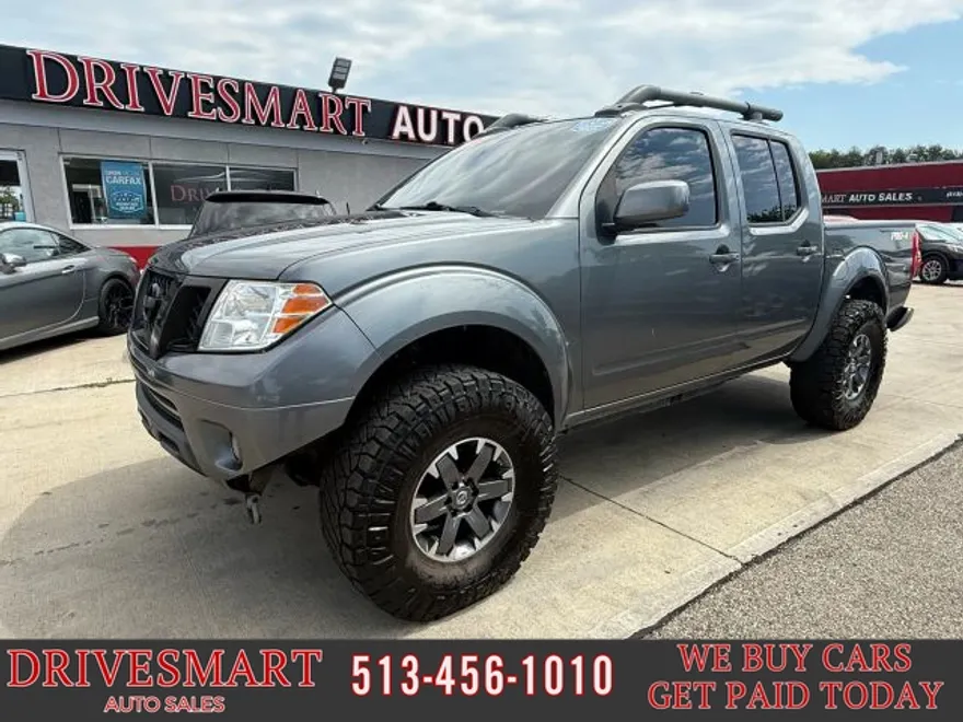 2017 Nissan Frontier Crew Cab PRO-4X photo 1