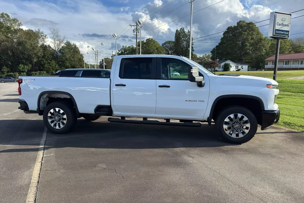 2024 Chevrolet Silverado Custom photo 1