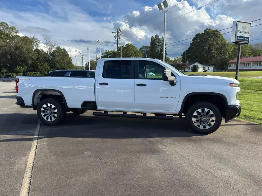 2024 Chevrolet Silverado Custom photo 1