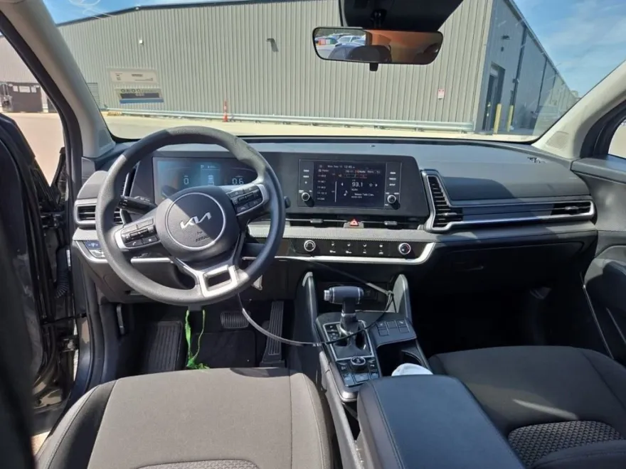 2024 Kia Sportage LX photo 1