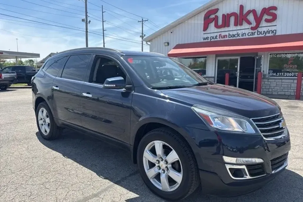 2016 Chevrolet Traverse 1LT photo 1
