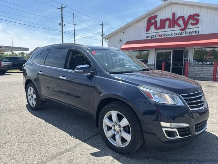 2016 Chevrolet Traverse 1LT photo 1