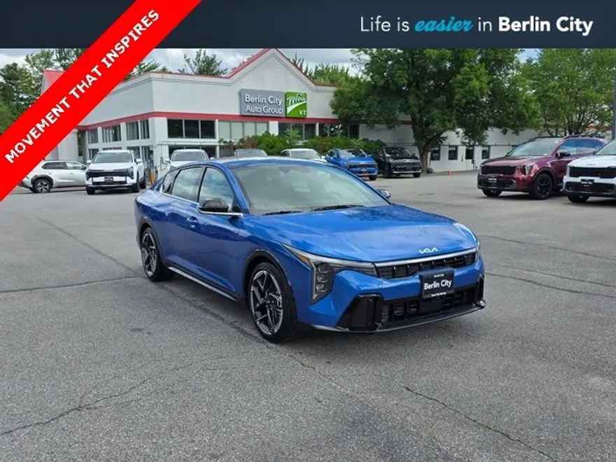 2025 Kia K4 GT-Line photo 1