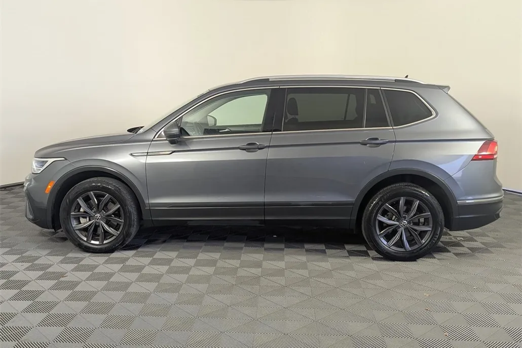 2022 Volkswagen Tiguan SE photo 1