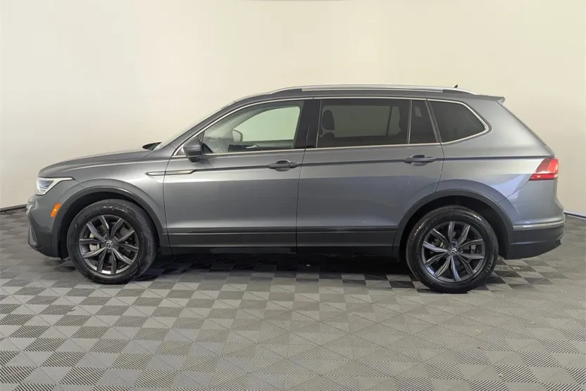 2022 Volkswagen Tiguan SE photo 1