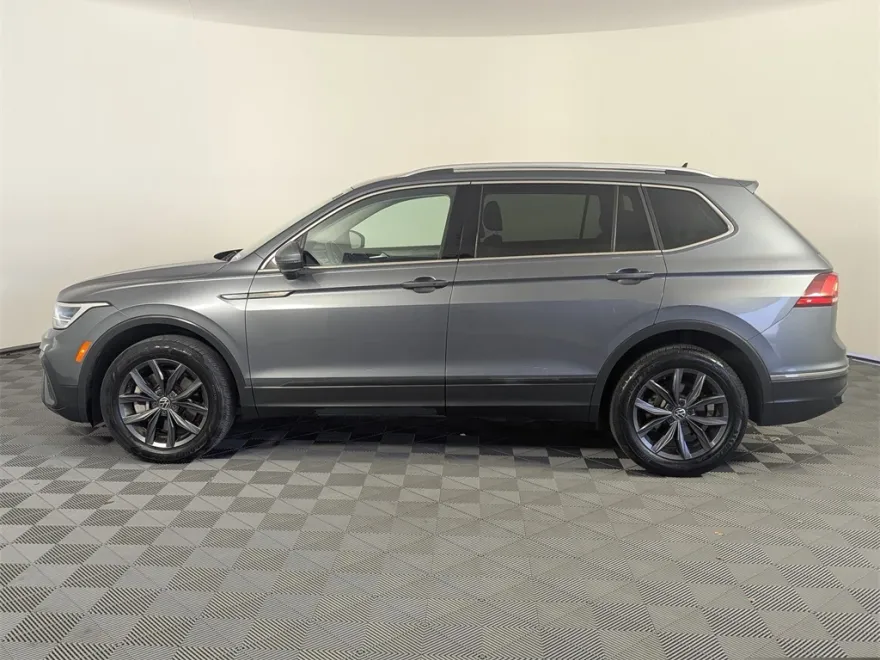 2022 Volkswagen Tiguan SE photo 1