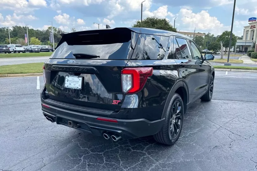 2021 Ford Explorer ST photo 1