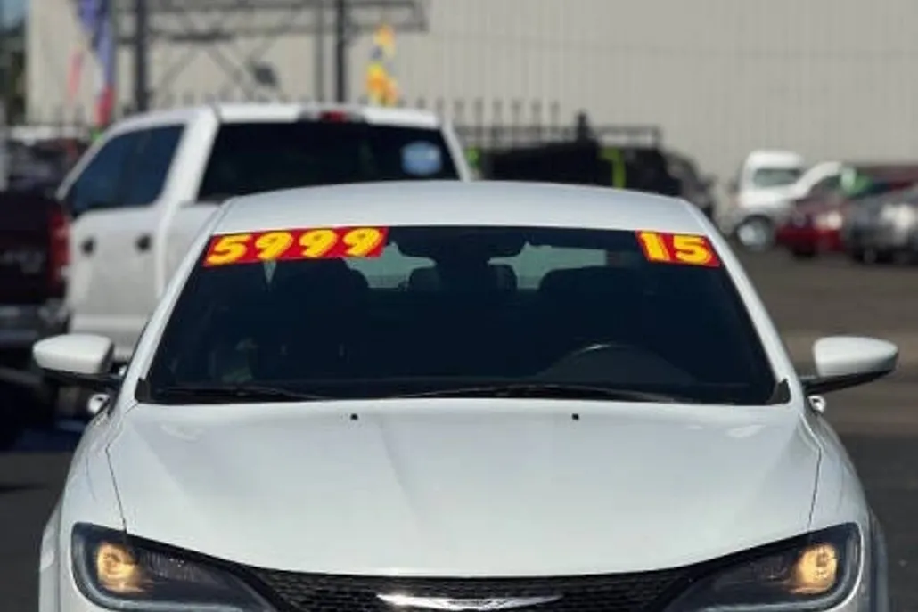 2015 Chrysler 200 S photo 1