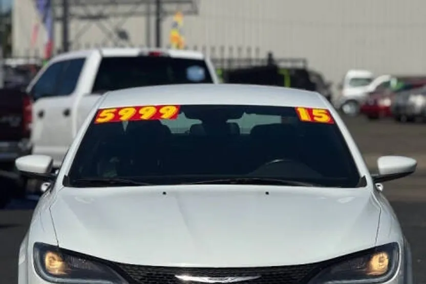 2015 Chrysler 200 S photo 1