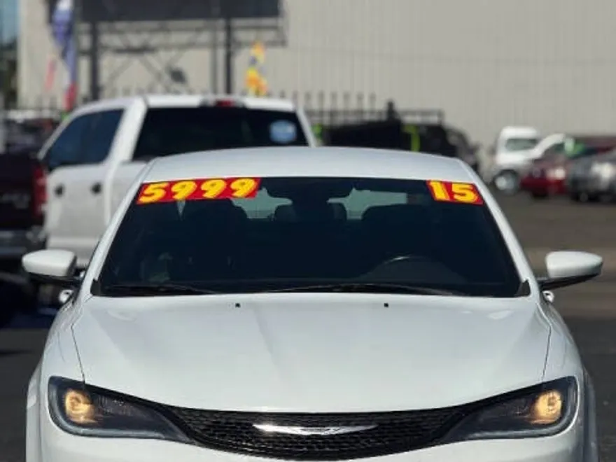2015 Chrysler 200 S photo 1