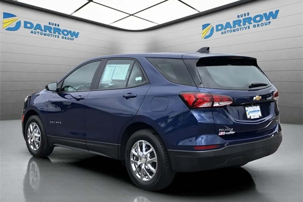 2022 Chevrolet Equinox LS photo 1