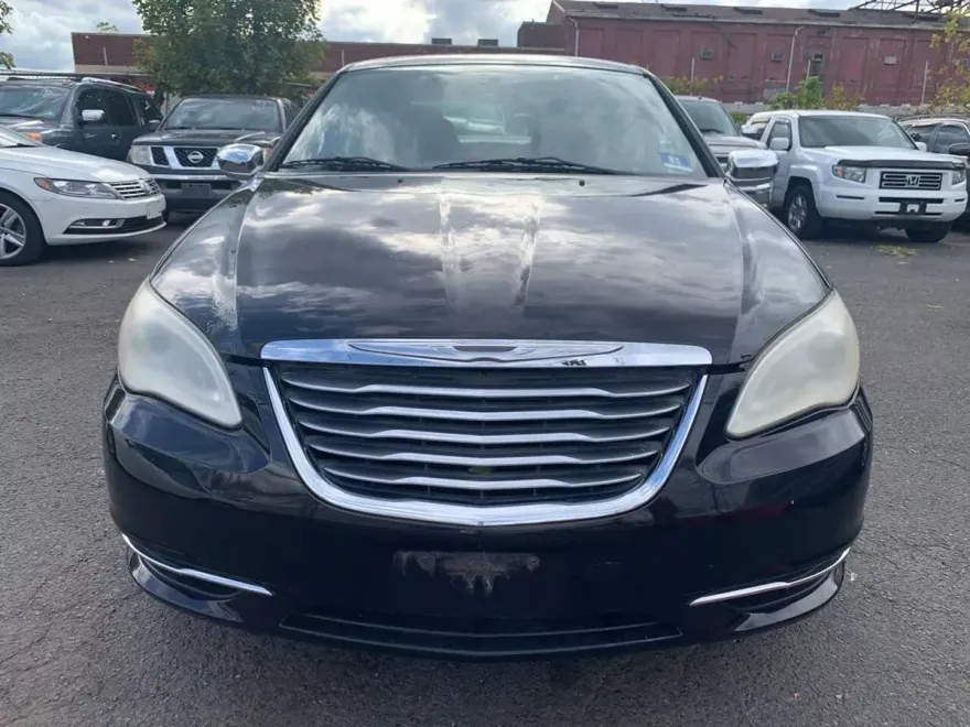 2012 Chrysler 200 Limited photo 1
