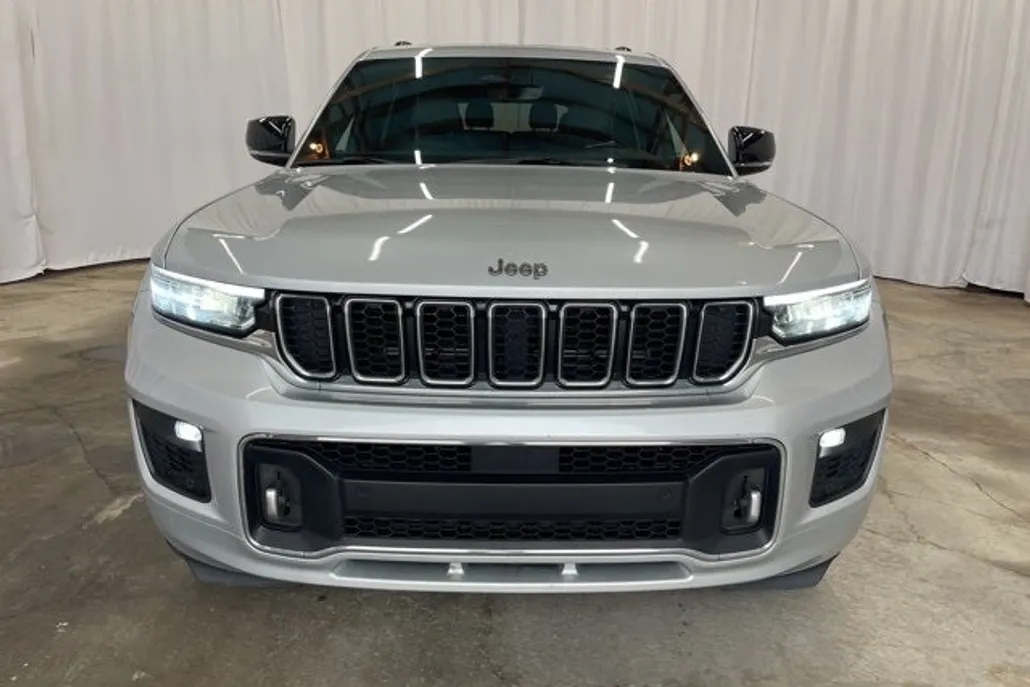 2022 Jeep Grand Cherokee Overland photo 1