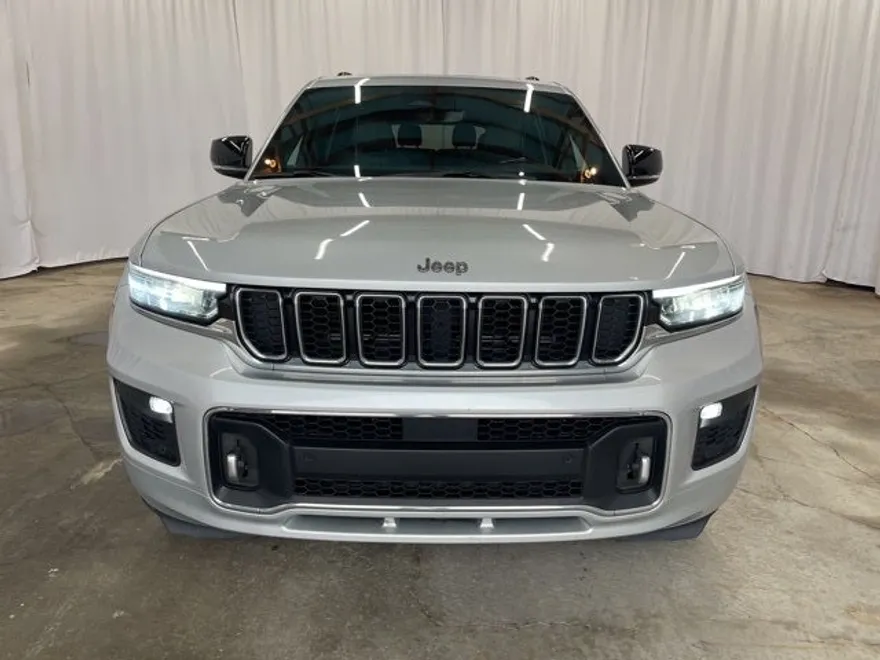 2022 Jeep Grand Cherokee Overland photo 1