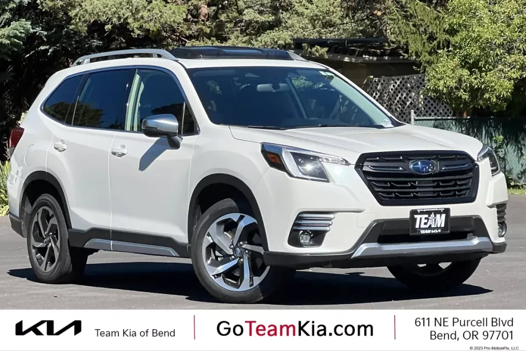 2023 Subaru Forester Touring photo 1