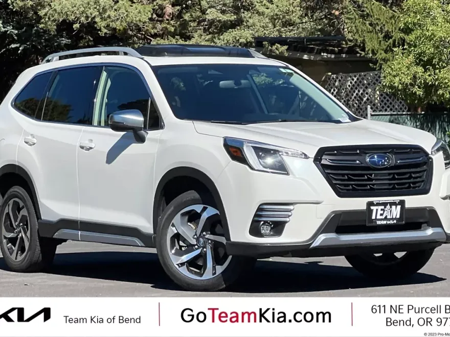 2023 Subaru Forester Touring photo 1