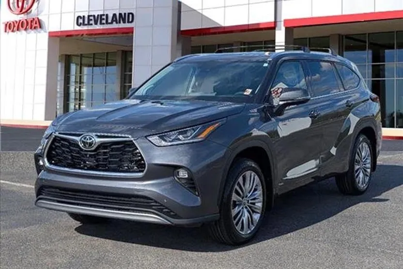 2025 Toyota Highlander Hybrid Platinum photo 1