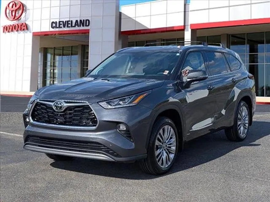 2025 Toyota Highlander Hybrid Platinum photo 1