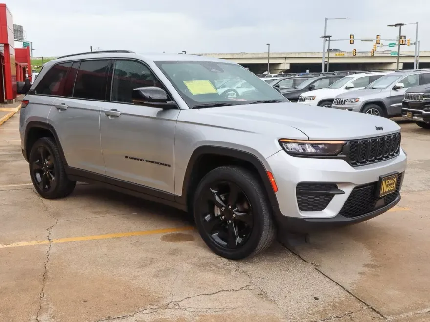 2023 Jeep Grand Cherokee Altitude photo 1