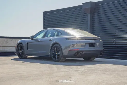 2025 Porsche Panamera 4 photo 3