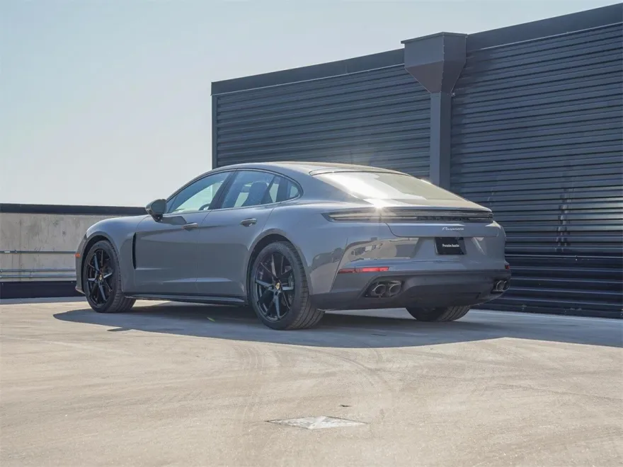 2025 Porsche Panamera 4 photo 3