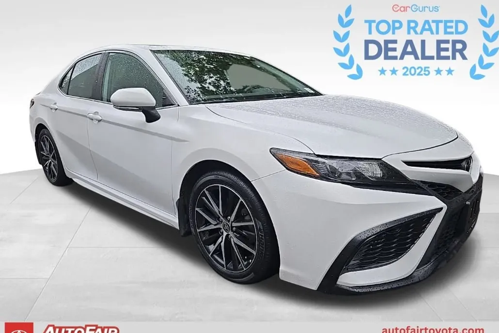 2023 Toyota Camry SE photo 1