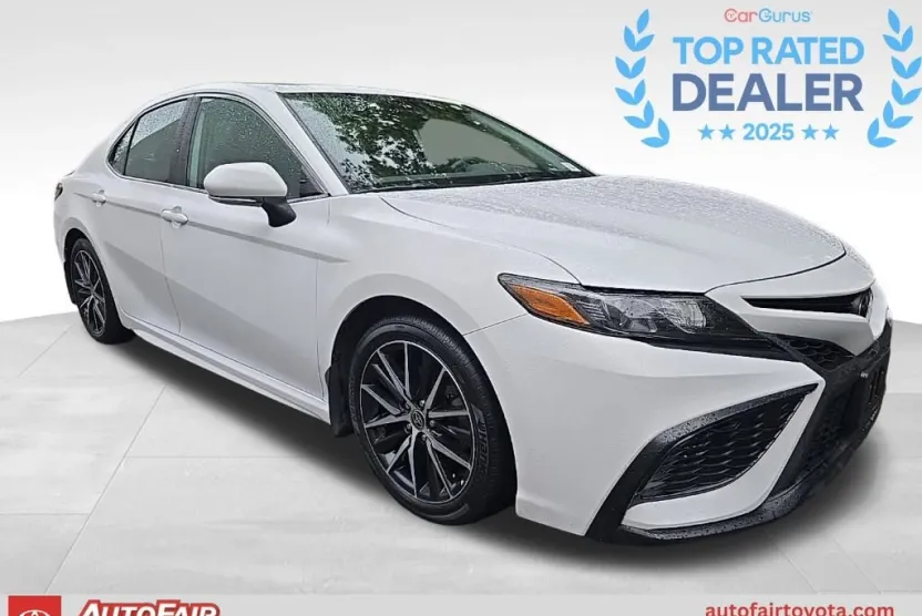 2023 Toyota Camry SE photo 1
