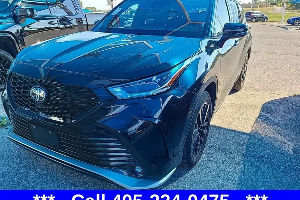 2023 Toyota Highlander L photo 1