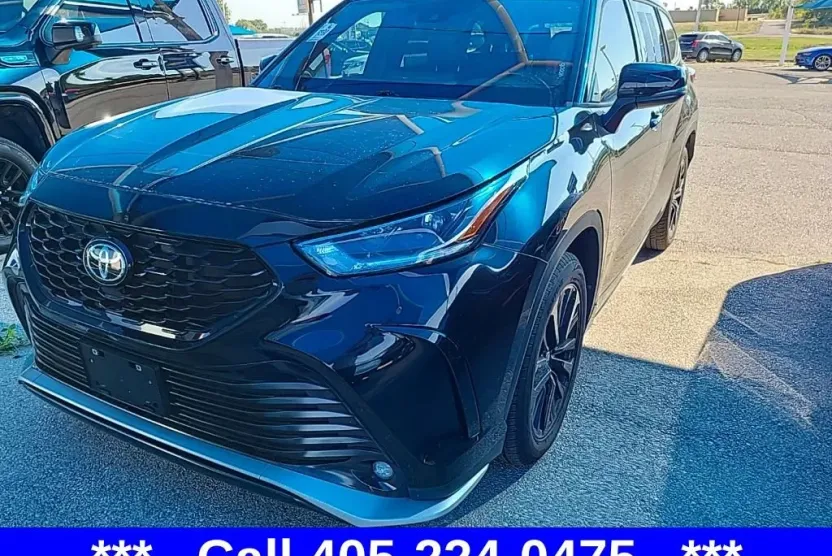 2023 Toyota Highlander L photo 1
