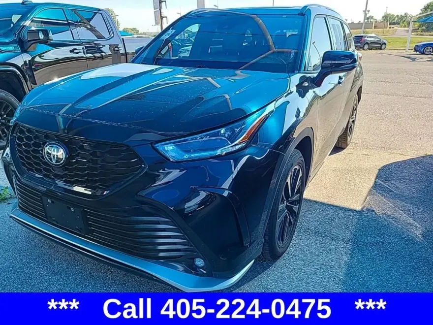 2023 Toyota Highlander L photo 1