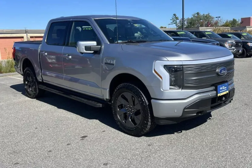 2022 Ford F-150 Lightning Lariat photo 1