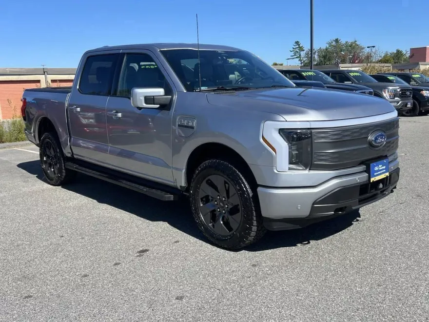 2022 Ford F-150 Lightning Lariat photo 1
