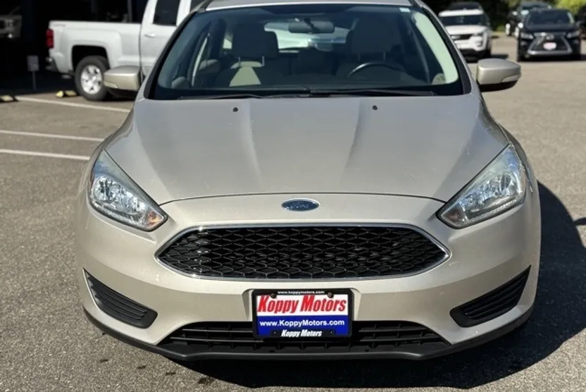 2017 Ford Focus SE photo 1