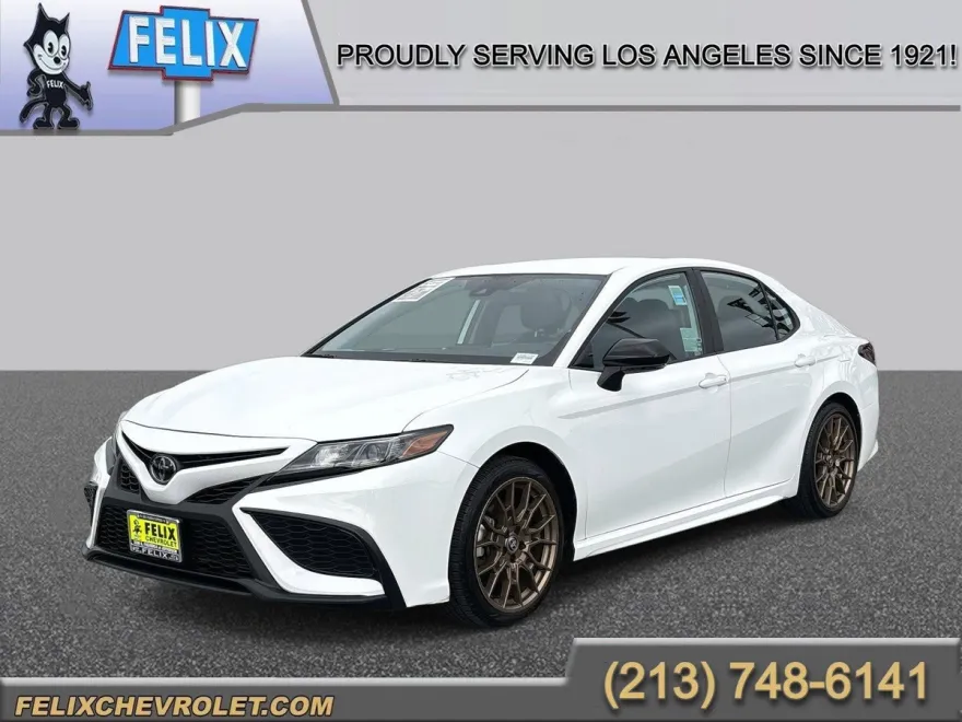 2024 Toyota Camry SE photo 1