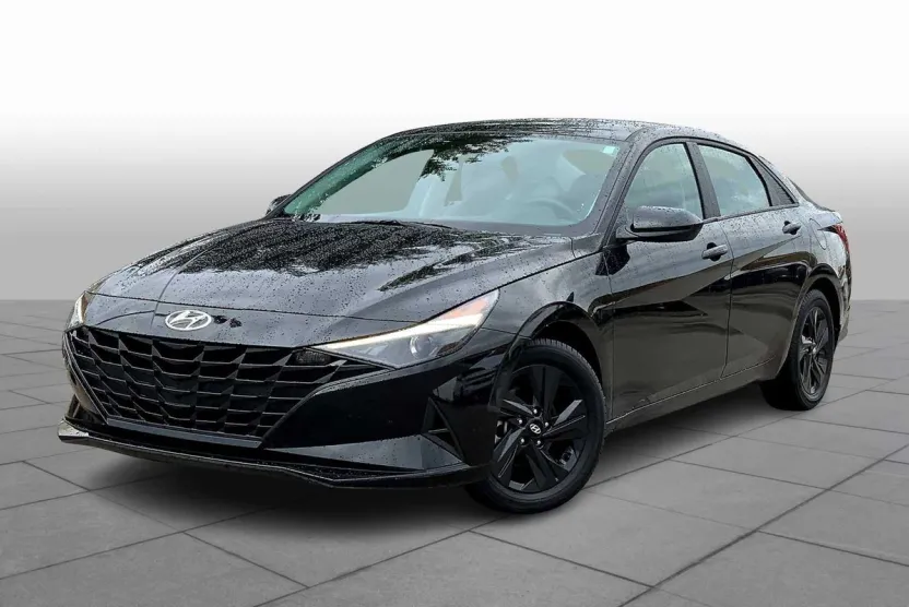 2023 Hyundai Elantra SEL photo 1