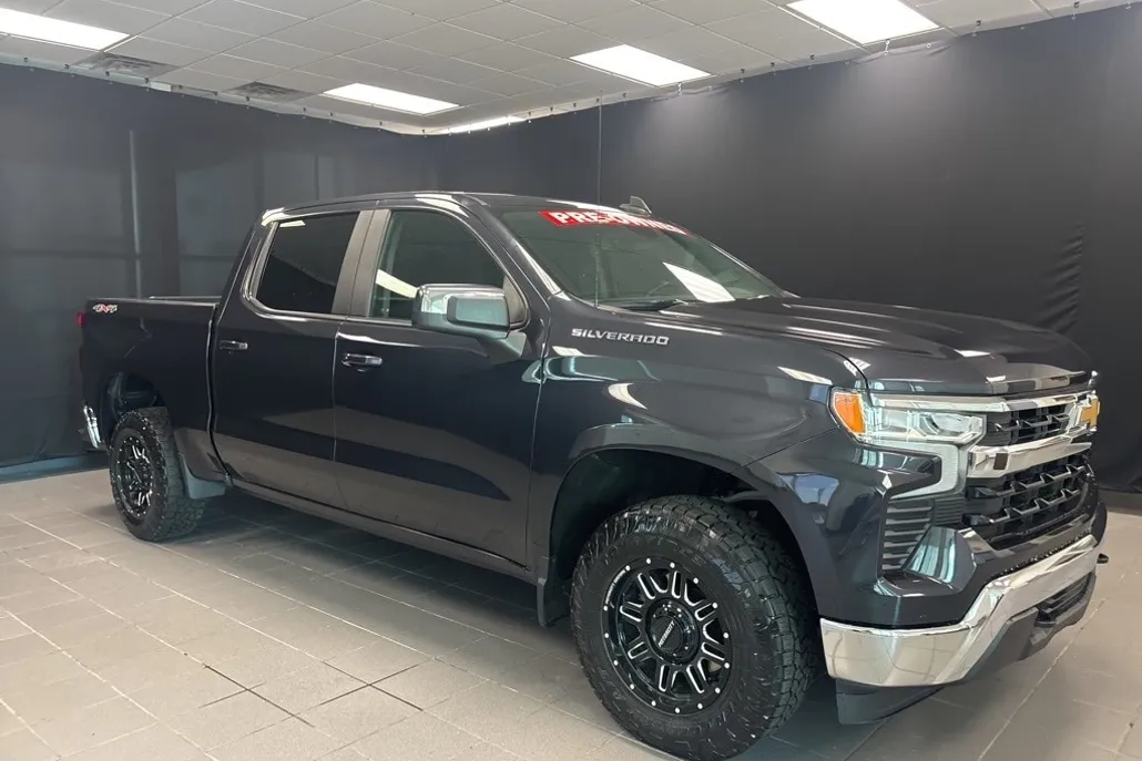 2023 Chevrolet Silverado 1500 LT photo 1