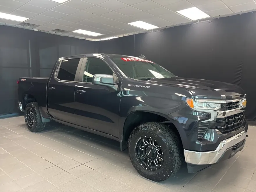 2023 Chevrolet Silverado 1500 LT photo 1