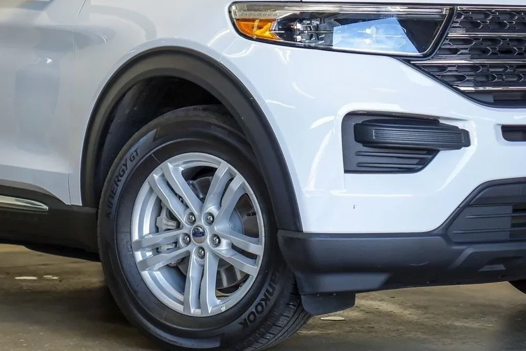 2022 Ford Explorer XLT photo 1
